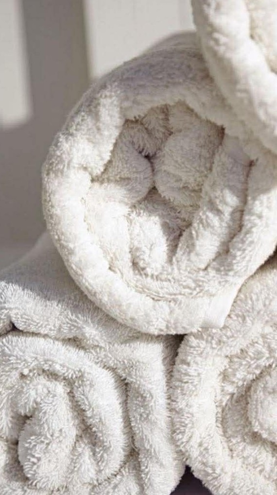 Fresh towels at 12:47 Beauty